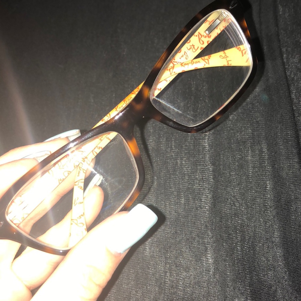 -2.75 Ray-ban glasses